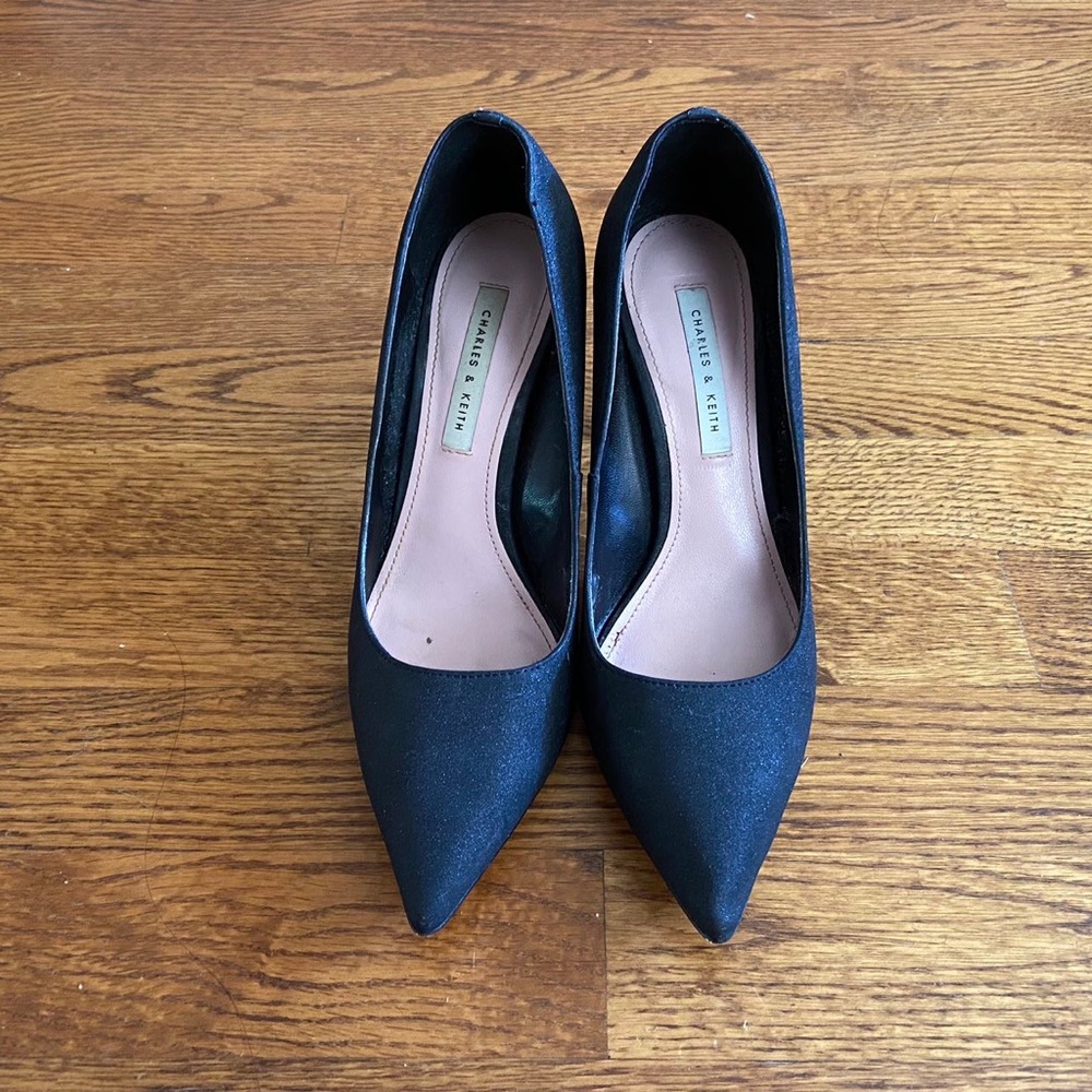 Charles and Keith textured 3.5 inch stiletto